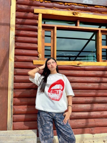 Camiseta Oversize Boxy Fit “Bite” – Blanco