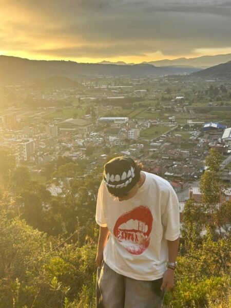 Camiseta Oversize Boxy Fit “Bite” – Blanco