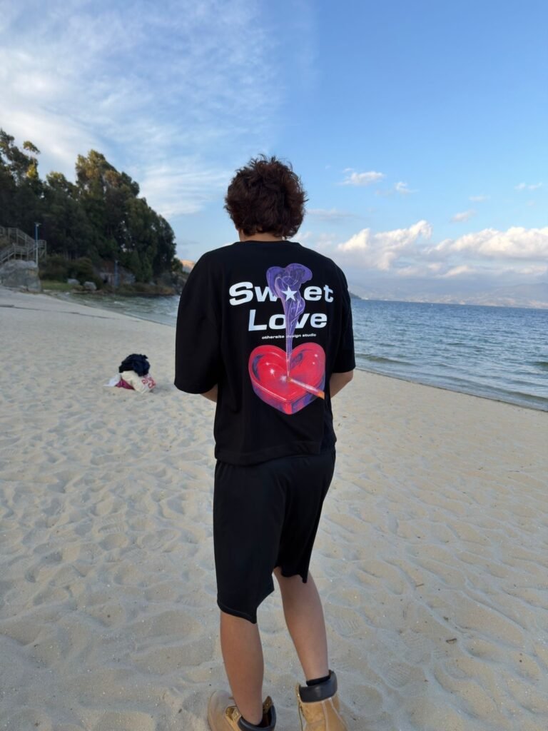 b554d5f0-dd4a-4fb3-9591-518b13788f57 SWEET LOVE TEE – BLACK