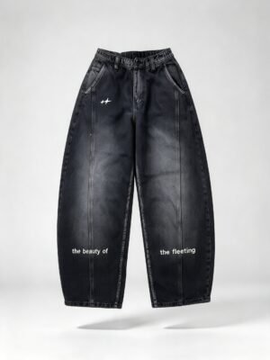 genai_b9235c2e-5eb2-4f1c-854f-f3775ab62497 Jeans Barrel "fugaz" - Negro lavado