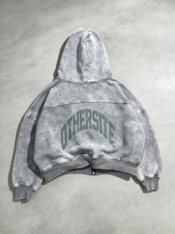genai_d0a6d27c-af30-4ece-82cb-e95dc6bd259f Zip Hoodie «777» washed grey